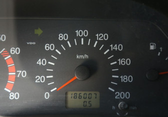Подержанный автомобиль ИЖ 2126 «Ода» 2003 года (17 фото)