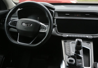 Подержанный автомобиль Geely Atlas Pro 2023 года (14 фото)