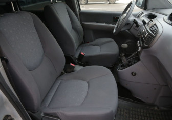 Подержанный автомобиль Hyundai Matrix 2006 года (10 фото)