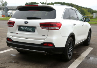 Подержанный автомобиль Kia Sorento 2015 года (6 фото)