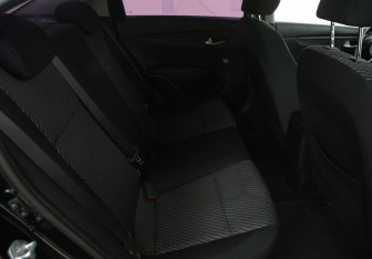 Подержанный автомобиль Kia Rio Sedan 2018 года (11 фото)