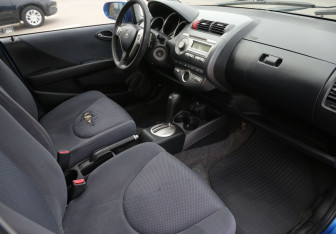 Подержанный автомобиль Honda Jazz 2008 года (9 фото)