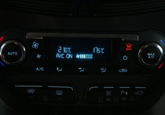 Подержанный автомобиль Ford Kuga 2014 года (17 фото)
