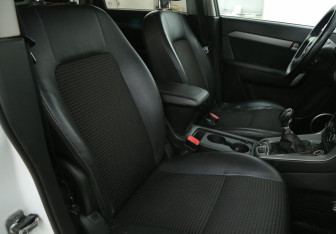 Подержанный автомобиль Chevrolet Captiva 2012 года (10 фото)