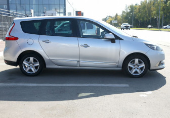 Подержанный автомобиль Renault Scenic 2015 года (7 фото)