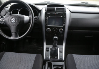 Подержанный автомобиль Suzuki Grand Vitara 2006 года (12 фото)