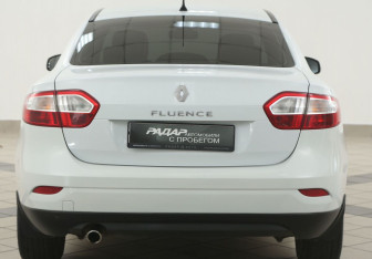 Подержанный автомобиль Renault Fluence 2011 года (3 фото)