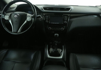 Подержанный автомобиль Nissan Qashqai 2014 года (12 фото)