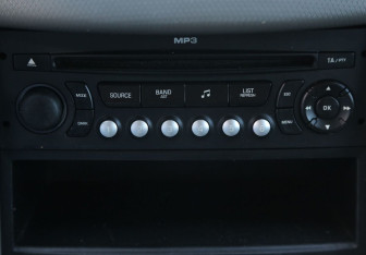 Подержанный автомобиль Peugeot 207 Hatchback 2008 года (13 фото)