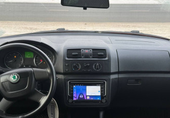 Подержанный автомобиль Skoda Fabia Hatchback 2012 года (12 фото)