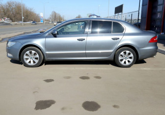 Подержанный автомобиль Skoda Superb Liftback 2011 года (8 фото)