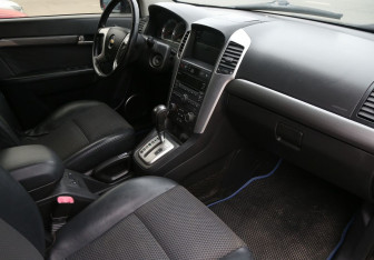 Подержанный автомобиль Chevrolet Captiva 2009 года (9 фото)