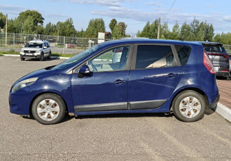 Подержанный автомобиль Renault Scenic 2009 года (4 фото)