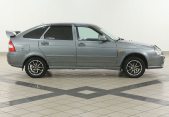 Подержанный автомобиль LADA (ВАЗ) Priora Hatchback 2011 года (5 фото)