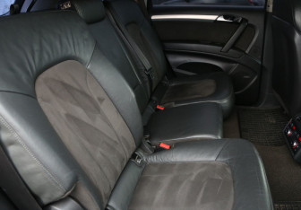 Подержанный автомобиль Audi Q7 2005 года (12 фото)