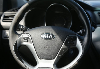 Подержанный автомобиль Kia Rio Sedan 2015 года (14 фото)