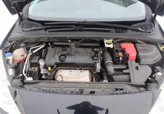 Подержанный автомобиль Peugeot 408 2014 года (18 фото)