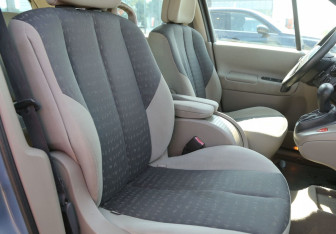 Подержанный автомобиль Renault Scenic 2006 года (10 фото)