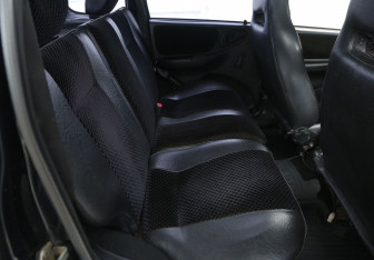 Подержанный автомобиль Chevrolet Niva 2006 года (12 фото)