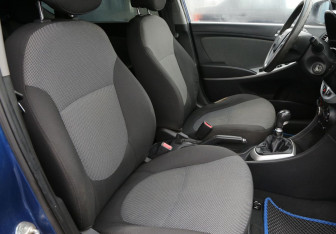Подержанный автомобиль Hyundai Solaris Hatchback 2011 года (10 фото)