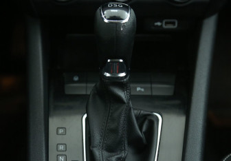 Подержанный автомобиль Skoda Octavia Liftback 2019 года (15 фото)