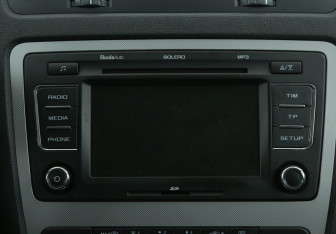 Подержанный автомобиль Skoda Octavia Liftback 2013 года (13 фото)