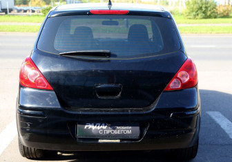 Подержанный автомобиль Nissan Tiida Hatchback 2007 года (5 фото)