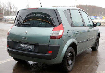 Подержанный автомобиль Renault Scenic 2006 года (6 фото)