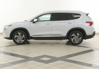 Подержанный автомобиль Hyundai Santa Fe 2022 года (7 фото)