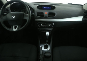Подержанный автомобиль Renault Fluence 2011 года (12 фото)