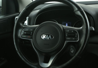 Подержанный автомобиль Kia Sportage 2018 года (15 фото)