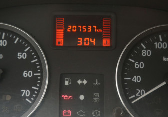 Подержанный автомобиль Renault Logan Sedan 2011 года (17 фото)