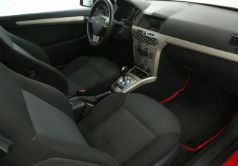 Подержанный автомобиль Opel Astra Hatchback 2008 года (9 фото)