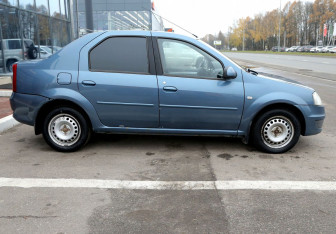 Подержанный автомобиль Renault Logan Sedan 2013 года (7 фото)