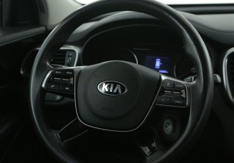 Подержанный автомобиль Kia Sorento 2019 года (16 фото)