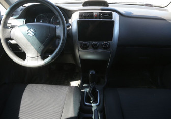 Подержанный автомобиль Suzuki Liana Wagon 2007 года (12 фото)