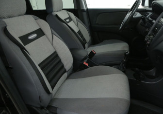 Подержанный автомобиль Kia Sportage 2007 года (10 фото)