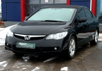 Подержанный автомобиль Honda Civic Sedan 2006 года (3 фото)