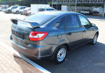 Подержанный автомобиль LADA (ВАЗ) Granta Liftback 2015 года (7 фото)