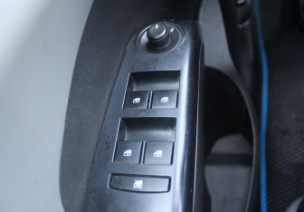 Подержанный автомобиль Chevrolet Aveo Sedan 2012 года (16 фото)
