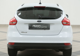 Подержанный автомобиль Ford Focus Hatchback 2018 года (3 фото)