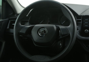 Подержанный автомобиль Skoda Rapid Liftback 2020 года (16 фото)