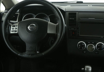 Подержанный автомобиль Nissan Tiida Hatchback 2007 года (14 фото)