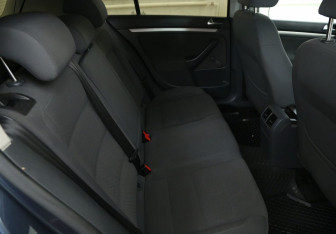 Подержанный автомобиль Volkswagen Golf Hatchback 2007 года (11 фото)