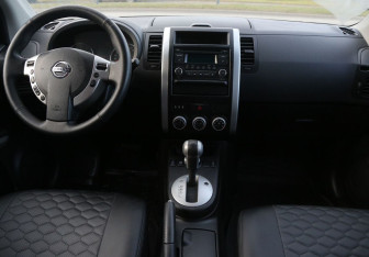 Подержанный автомобиль Nissan X-Trail 2013 года (12 фото)