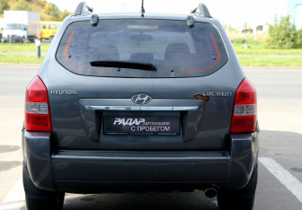 Подержанный автомобиль Hyundai Tucson 2008 года (5 фото)