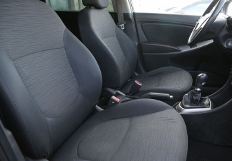 Подержанный автомобиль Hyundai Solaris Hatchback 2014 года (10 фото)