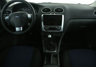 Подержанный автомобиль Ford Focus Hatchback 2008 года (12 фото)