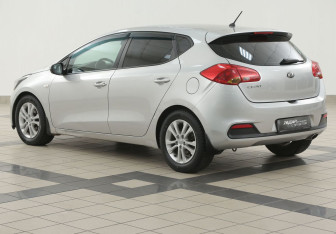 Подержанный автомобиль Kia Ceed Hatchback 2012 года (2 фото)