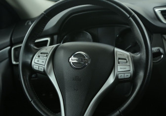 Подержанный автомобиль Nissan X-Trail 2018 года (16 фото)